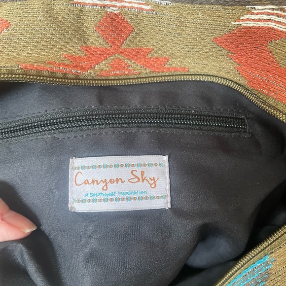 Stylish Multicolor Aztec print shoulder bag - Picture 4 of 6